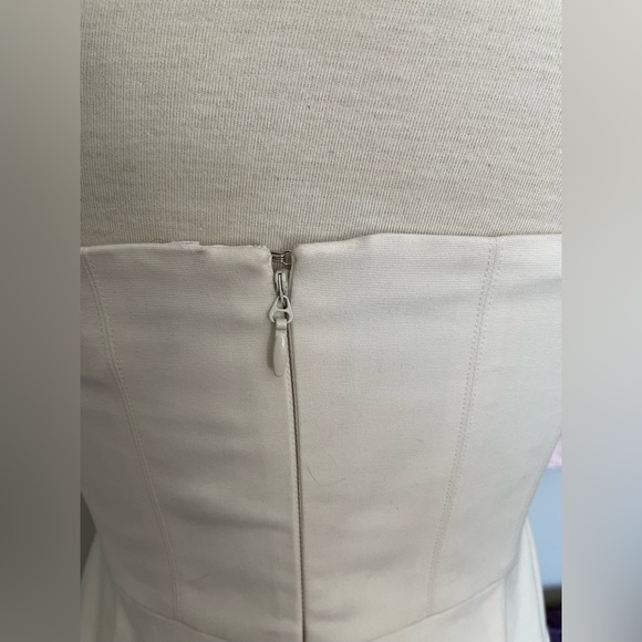 BCBG white strapless dress with pockets and structure NWT size 12 - Picture 6 of 13